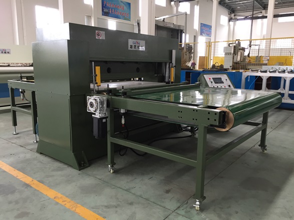 XYJ－3/120、150 偽裝布整板自動送料裁斷機(jī)